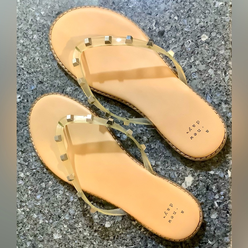 a. new day sandals w/clear straps embellished w/silver in a tan color sz 8.5